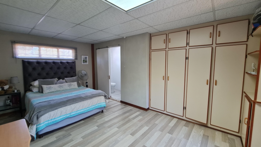 6 Bedroom Property for Sale in Bainsvlei Free State